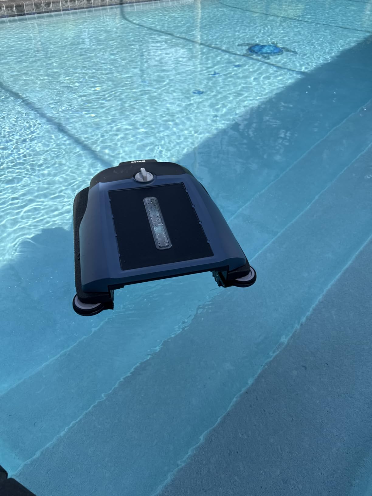 Betta Flex Solar-Powered Robotic Pool Skimmer – Cordless with Dual Cleaning Modes, Soft-Touch Pool Protection. Compatible with Infinity Edge, In-Ground & Above-Ground Pools (Grey) customer photo 2