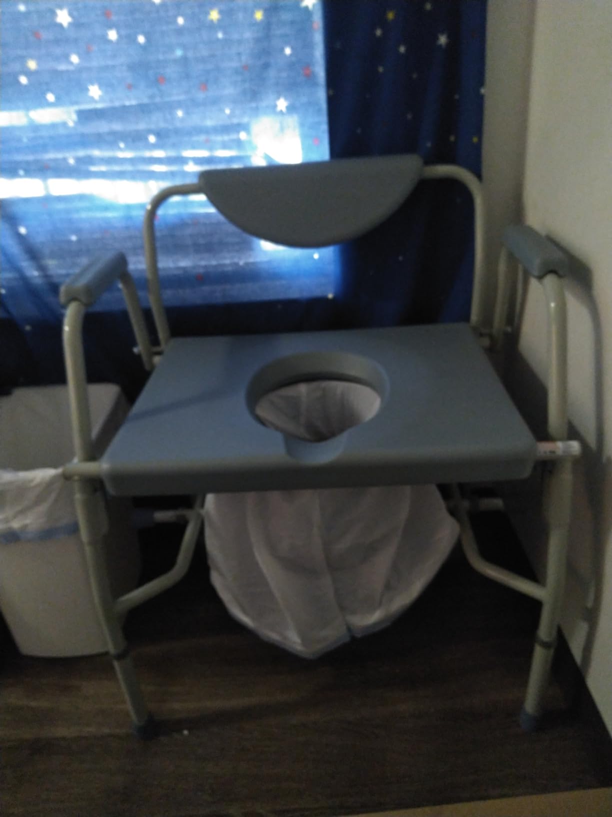 VEVOR Bedside Commode Chair, 500 lbs Capacity, 4-in-1 Portable Toilet and Raised Toilet Seat with Padded Seat & Armrest, Detachable 5L Bucket, Adjustable Height & Width Adult Potty Chair for Seniors customer photo 1