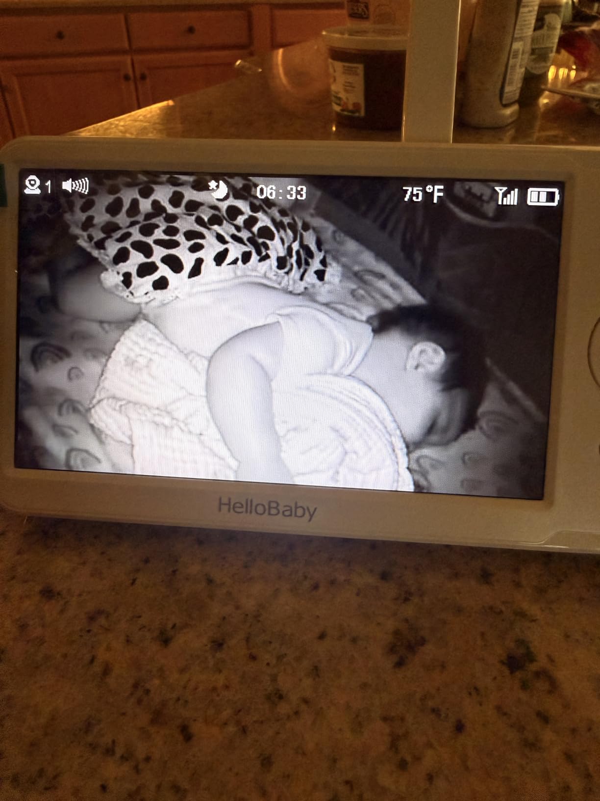 VTech Smart WiFi 7” HD Display Video Baby Monitor, 1080p HD Camera via App, Pan-Tilt-Zoom, Night Light, 2-Way Talk, 2K CMOS Video Sensor, Wide-Angle Viewing, Rechargeable Battery, Free App: RM7866HD customer photo 2