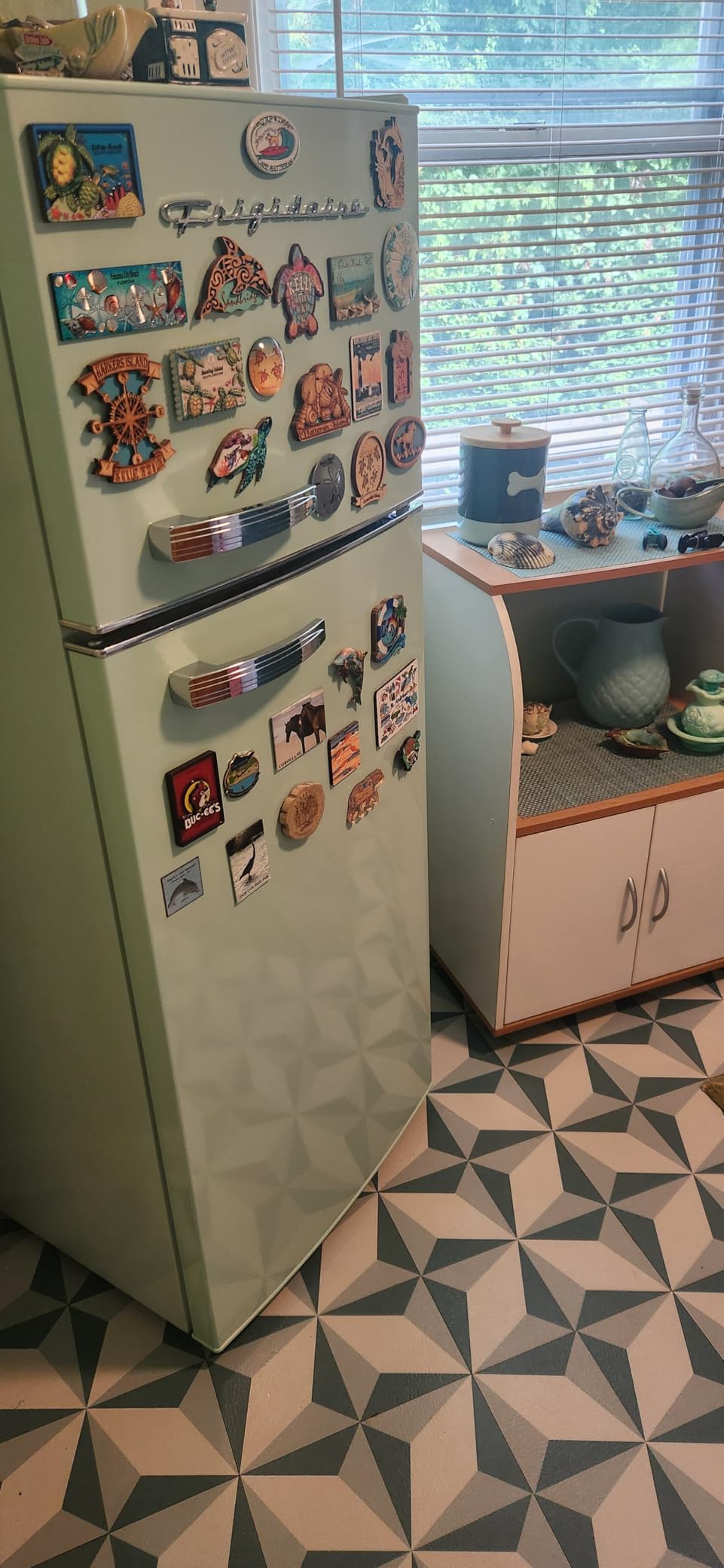 Frigidaire EFR753 Retro Apartment Size Refrigerator, Top Freezer, 2-Door, 7.5 Cu Ft, Adjustable Spill-Proof Shelves, Cream customer photo 2