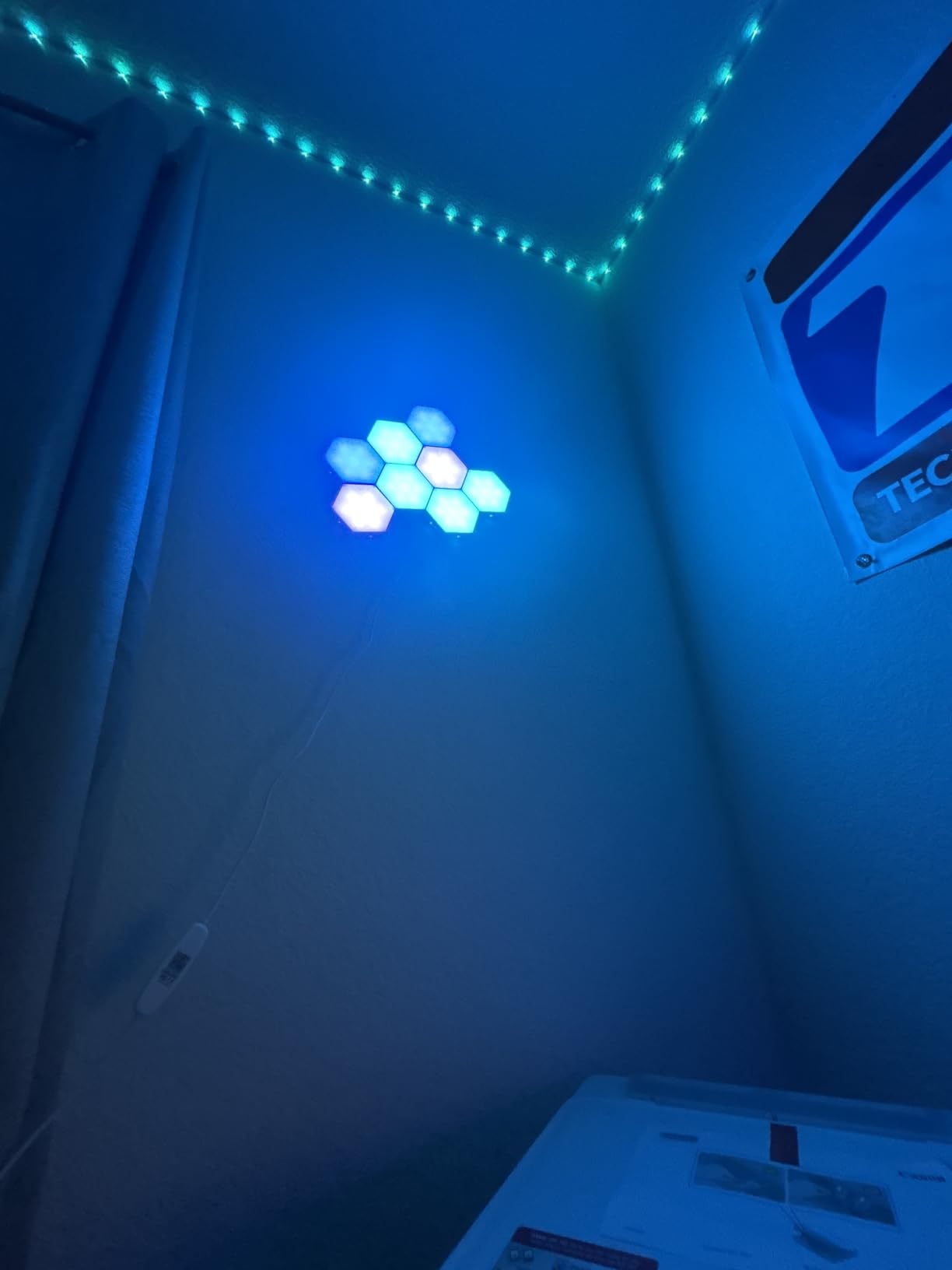 TISOFU 20 Pack Hexagon Lights LED Wall Panels, RGB Gaming Lights with APP/Music Sync & Remote, DIY Smart Modular Hexagonal Honeycomb Glide Hex Tiles Panel, Bedroom Party Decor Gifts customer photo 2