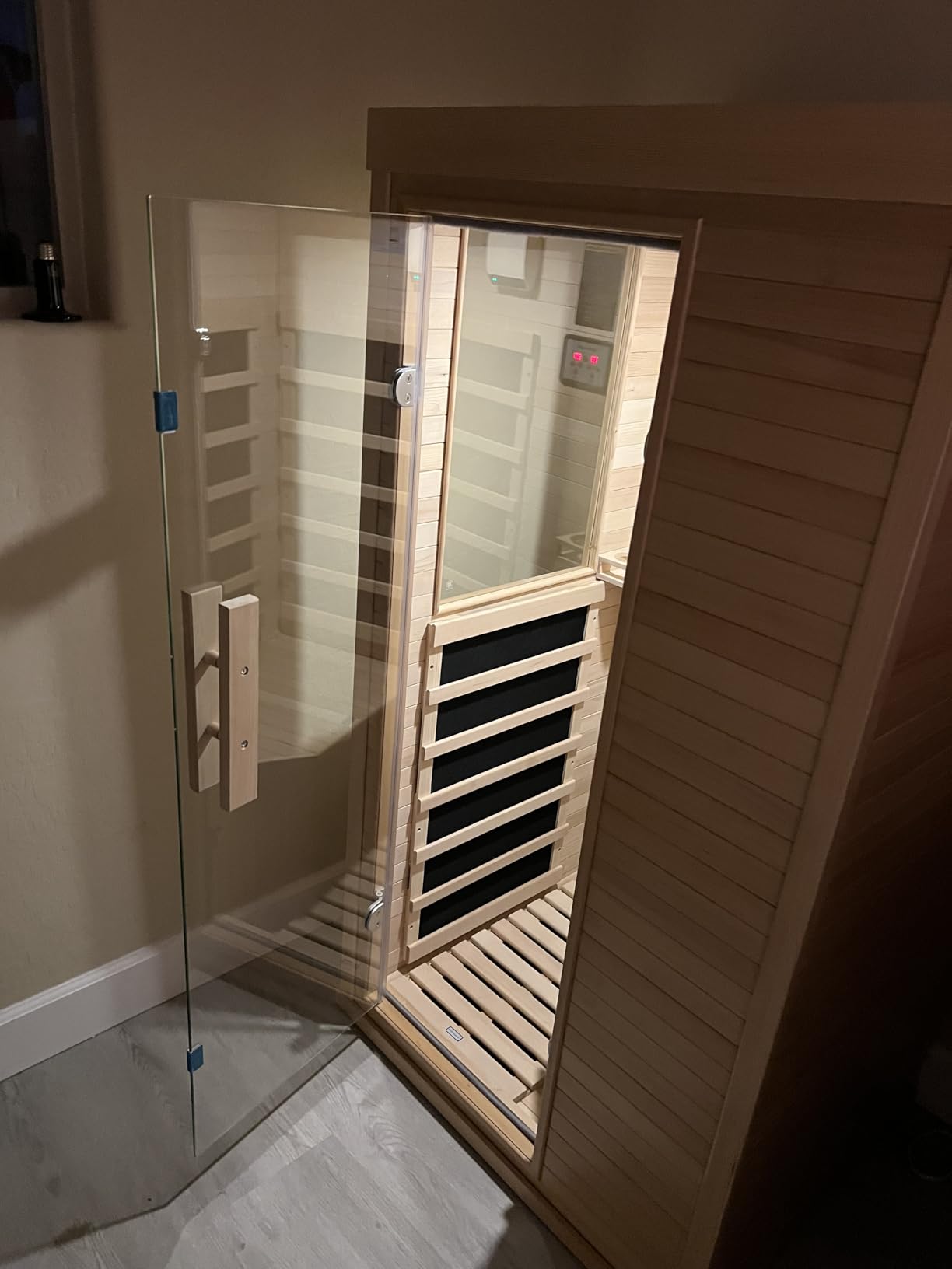 4-6 Person Outdoor Barrel Sauna with 6KW Electric Heater customer photo 1