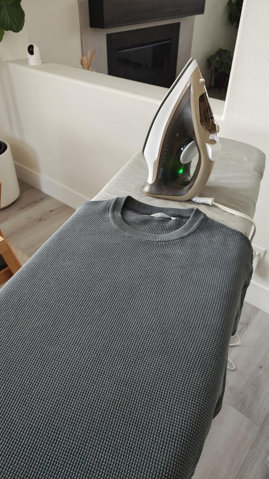 Steam Station Iron for Clothes,1600W Professional Steam Iron with 44 oz Tank, 400 microsteam holes, Built-In Pump, Ceramic baseplate,Iron Lock For Easy Carry,Home use customer photo 1