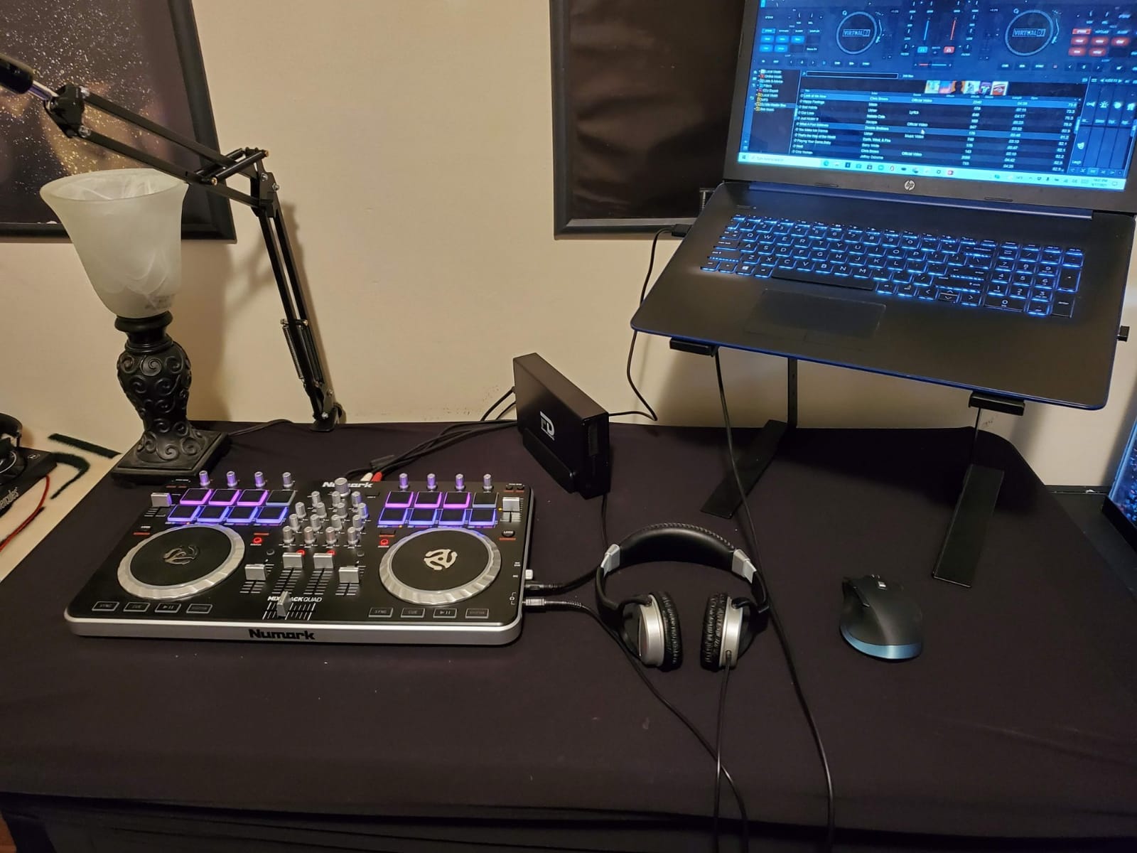 Numark HF125 Closed-Back DJ Headphones customer photo 2