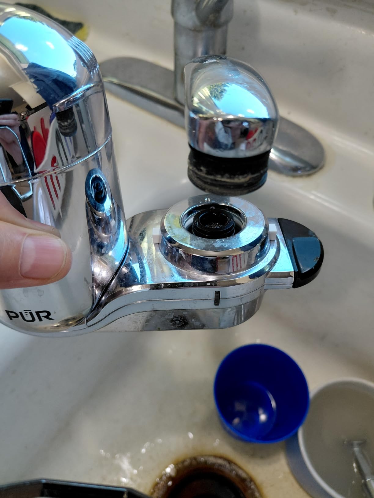 PUR Plus Vertical Faucet Mount Water Filtration System, Lead-Reducing Filter, Great-Tasting, Easy Install, Lasts 100 Gallons, Faucet Water Filter, Compatible with Sinks with External Aerators, Chrome customer photo 2