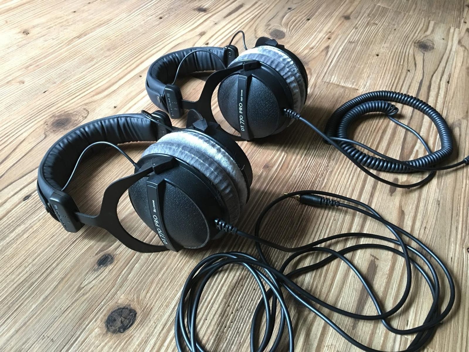 beyerdynamic DT 770 Pro (80 Ohm), Closed-Back Studio Headphones, Black customer photo 1