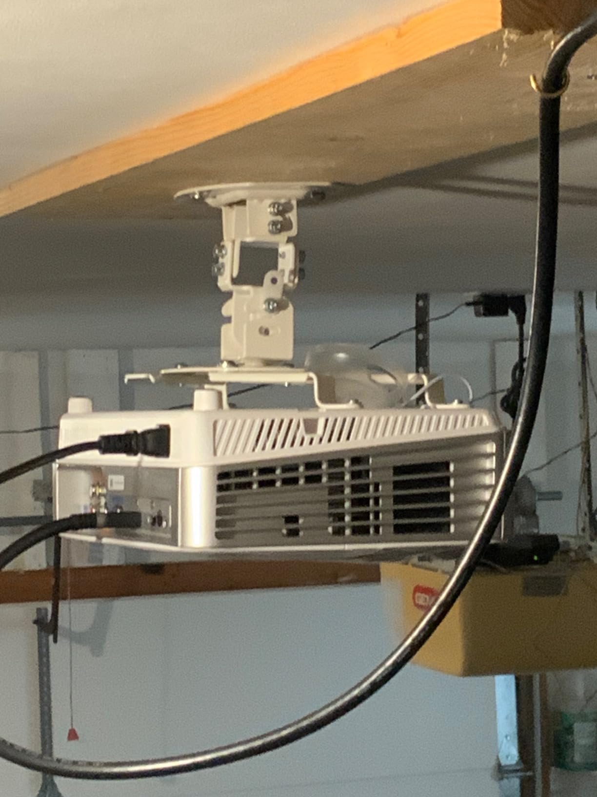 VIVO Black Adjustable Ceiling Projector Mount, MOUNT-VP01B customer photo 1