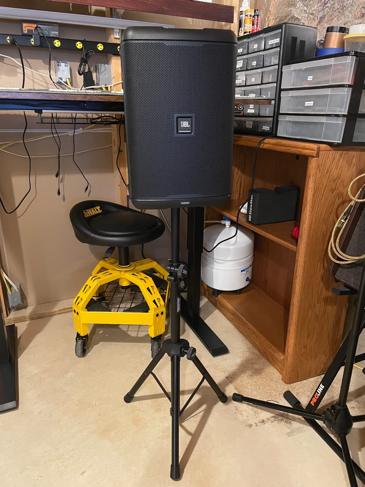 On-Stage SSAS7000B Mini Adjustable Speaker Stand (Folding, Portable, PA Loudspeaker Setup, Tripod Base, Nonslip Rubber Feet, Adjustable Height, 1 3/8″ Mounting Pole, 60 lb Capacity, Aluminum, Black) customer photo 2