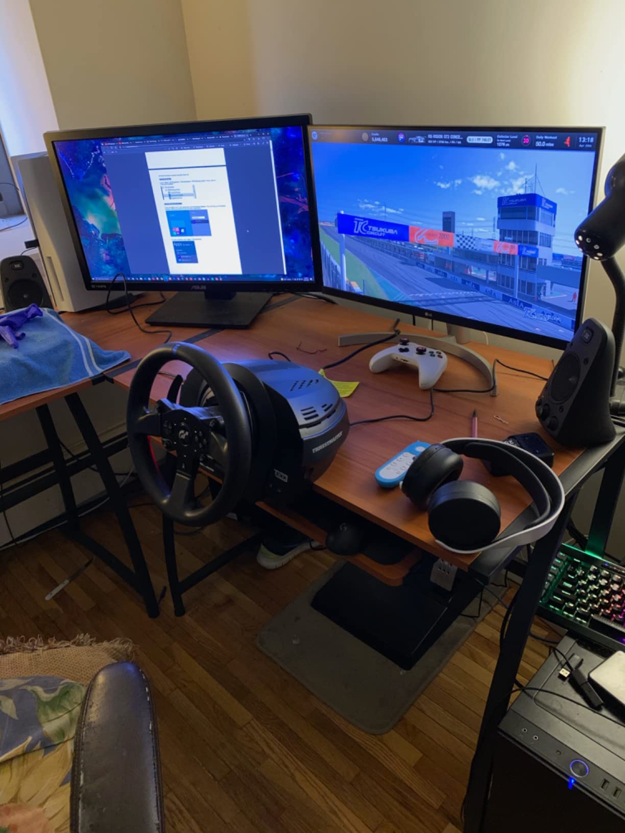 Thrustmaster T300RS GT Force Feedback Racing Wheel & 3 Pedal Set - PS5 & PC customer photo 2