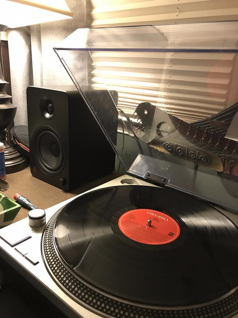 Kanto YU6MW Powered Bookshelf Speakers with Bluetooth and Phono Preamp | Pair | Matte White customer photo 1