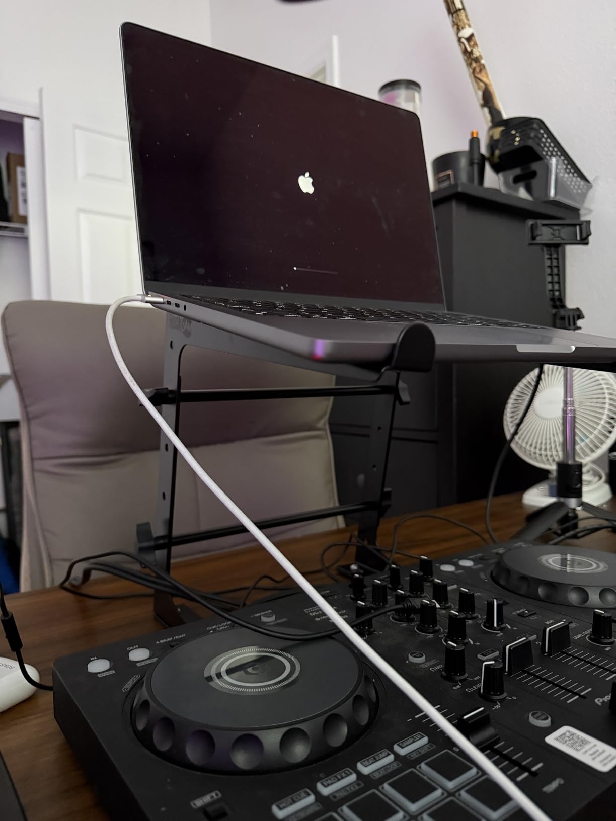 RockJam RJLP1 Adjustable DJ Laptop Stand, Anti Slip Desktop Riser customer photo 2
