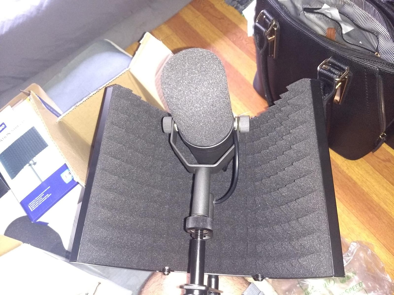 Aokeo Professional Studio Recording Microphone Isolation Shield,Suitable for Blue Yeti and Any Condenser Microphone Recording Equipment（AO-403） customer photo 1