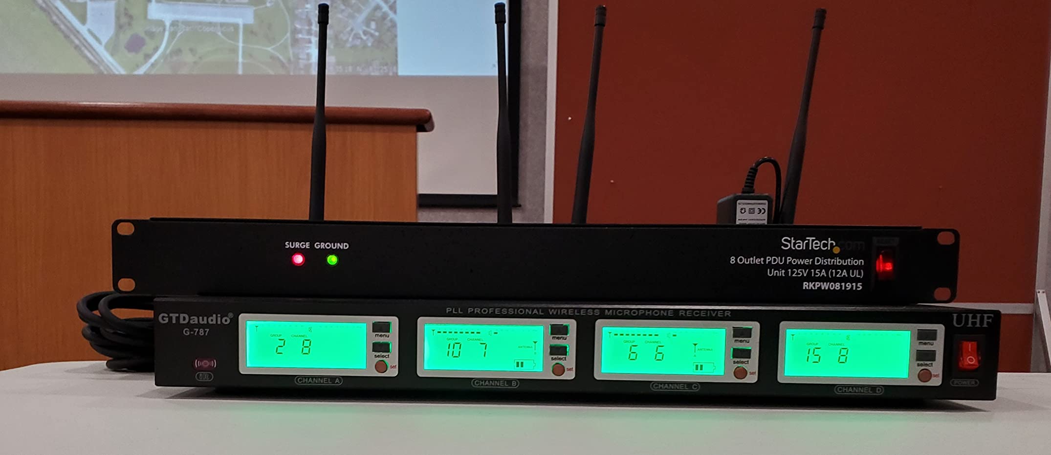 GTDaudio 4x800 Channels UHF Diversity Wireless Cordless Microphone System customer photo 1