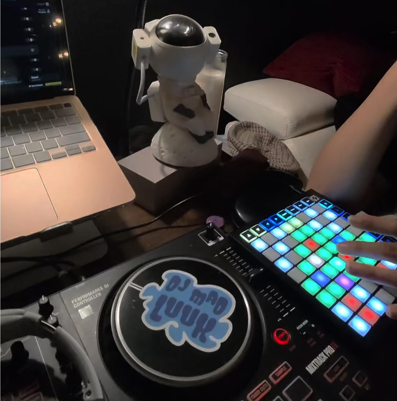 Novation Launchpad Mini MK3 MIDI USB Grid Controller customer photo 1