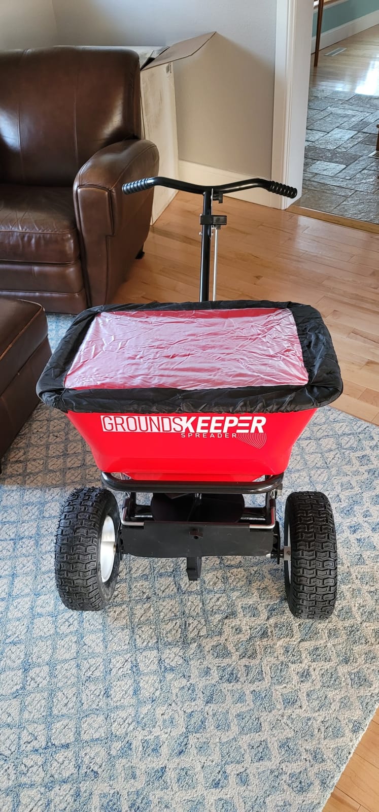 Buyers Products 3039632R 100 lb All-Season Walk-Behind Broadcast Spreader customer photo 1