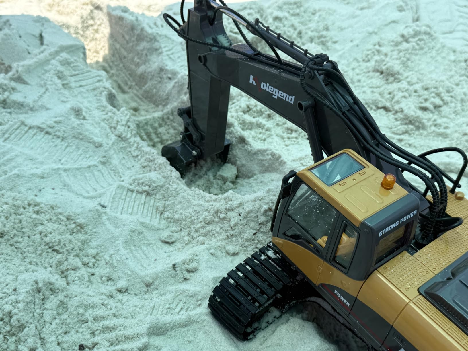 kolegend RC Excavator 3-in-1 Remote Control Excavator for Kids & Adults customer photo 2