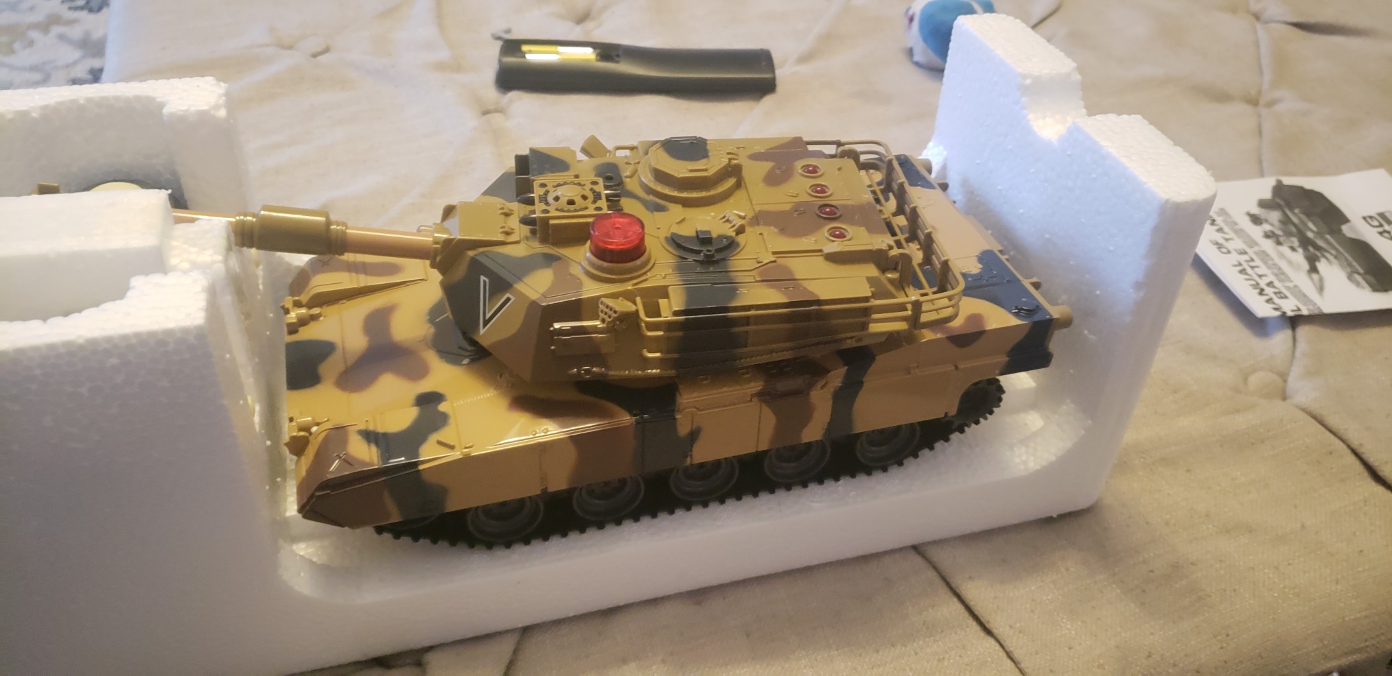 KAIM 1/24 RC Tank,Remote Control Tank for Boys with Smoke, Lights & Sounds,2.4GHz US M1A2 Abrams Army Model,Military Toys Gift for Kids Ages 6+ customer photo 1