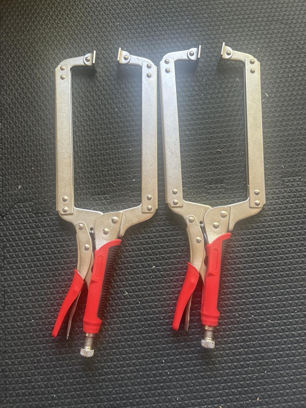 PINGEUI 2 PCS 18 Inch C Clamp Locking Pliers, Heavy Duty C Clamps with Swivel Pads and Rubber Handle Sleeve, Adjustable Welding Woodworking Tools, 7 Inch Max Jaw Opening customer photo 1