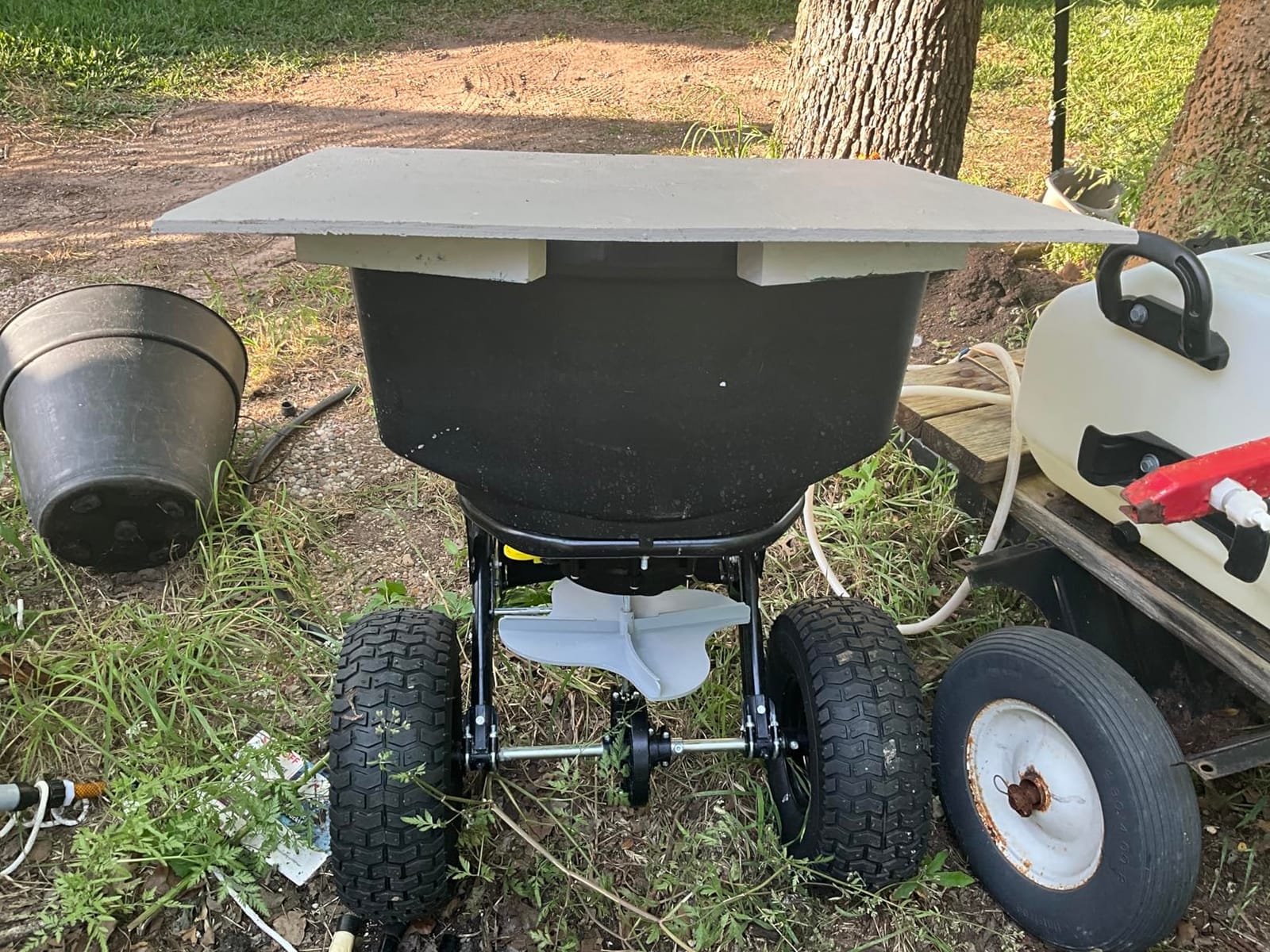 CHAPIN 8622B TurfPro Tow-Behind Turf Spreader, Auto-Stop, Dual Impeller customer photo 1