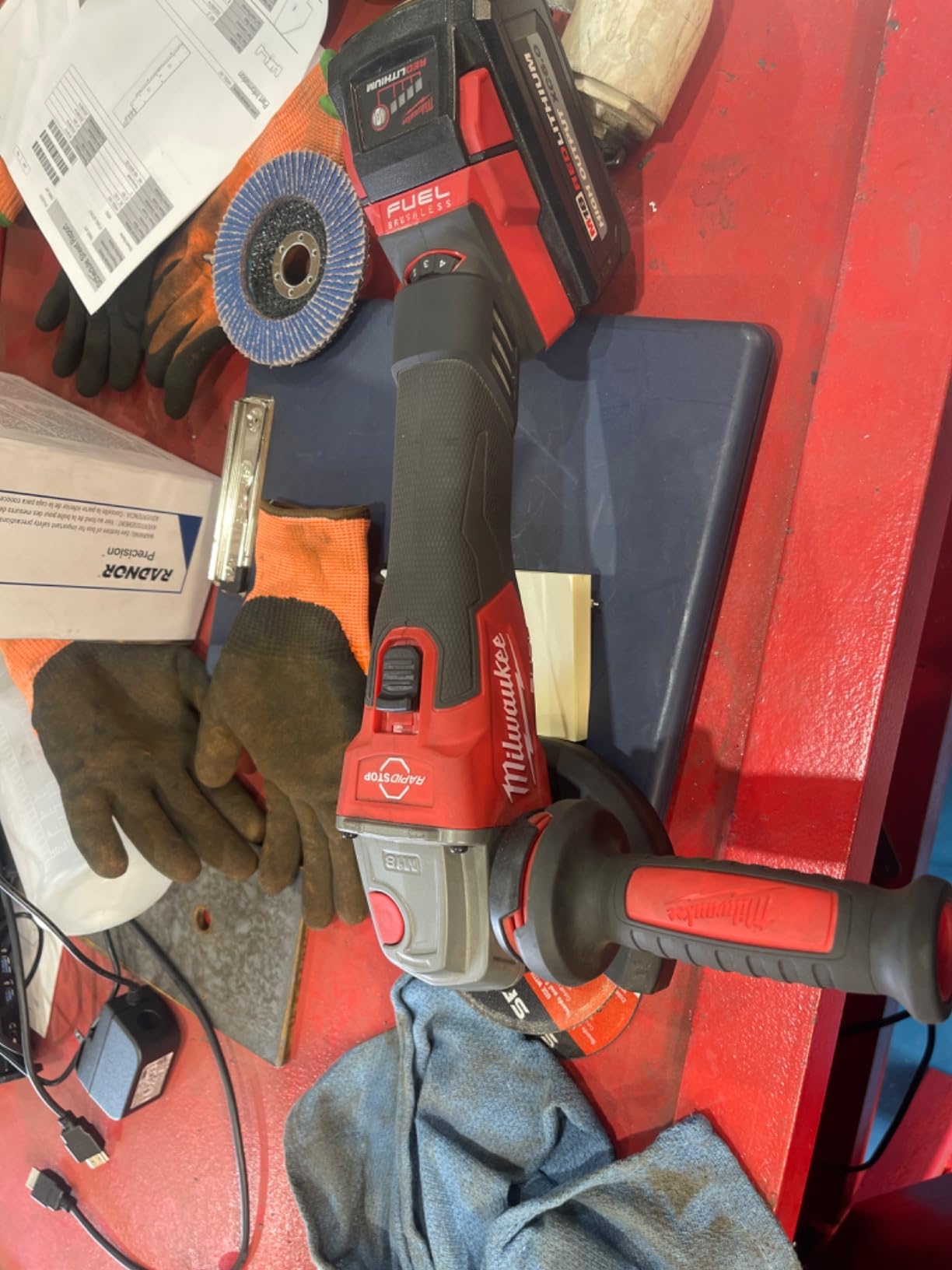 Milwaukee Electric - M18 Fuel. 4-1/2 / 5 Variable Speed Braking Grind customer photo 1