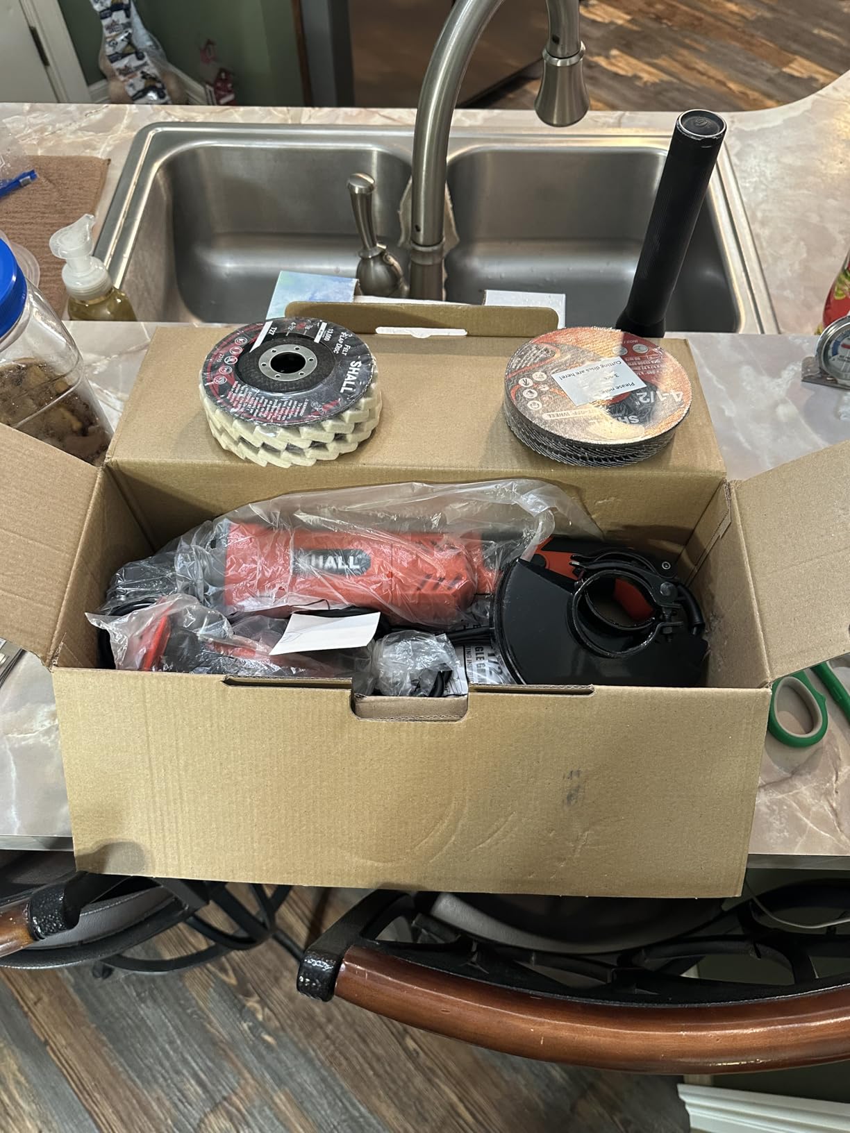 SHALL Angle Grinder Tool 7.5Amp 4-1/2 Inch, 6-Variable-Speed Grinders Power Tools, Electric Metal Grinder 12000 RPM w/ 2 Safety Guards, Cutting Wheels, Flap Discs, Non-Slip Handle for Metal/Wood customer photo 2