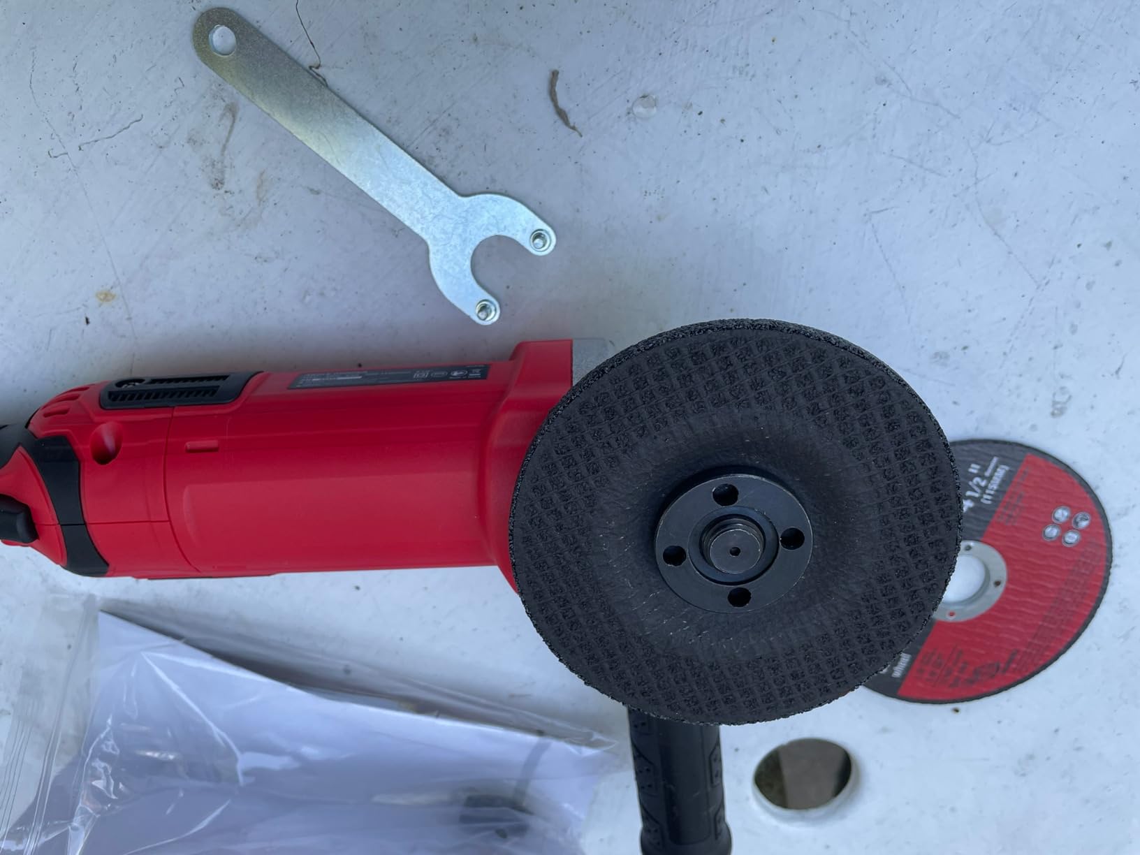 AVID POWER Angle Grinder 4-1/2 Inch 8.0 Amp 1000W Electric Grinder Tool 7-Variable-Speed Metal Grinder, 11,500 RPM, Paddle Switch with Lock-on Button, Cutting & Grinding Wheels and Side Handle - Red customer photo 2