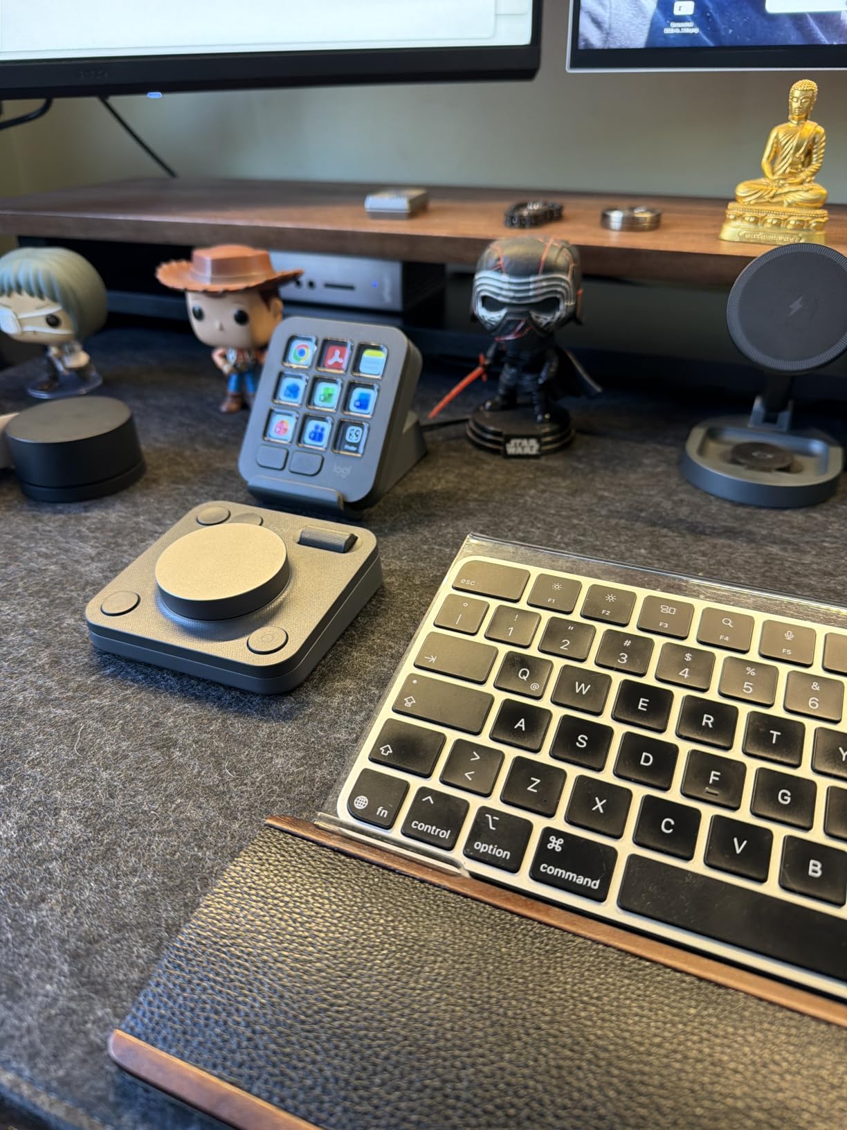 Logitech MX Creative Console 9 Customizable Keys - Pale Grey customer photo 1
