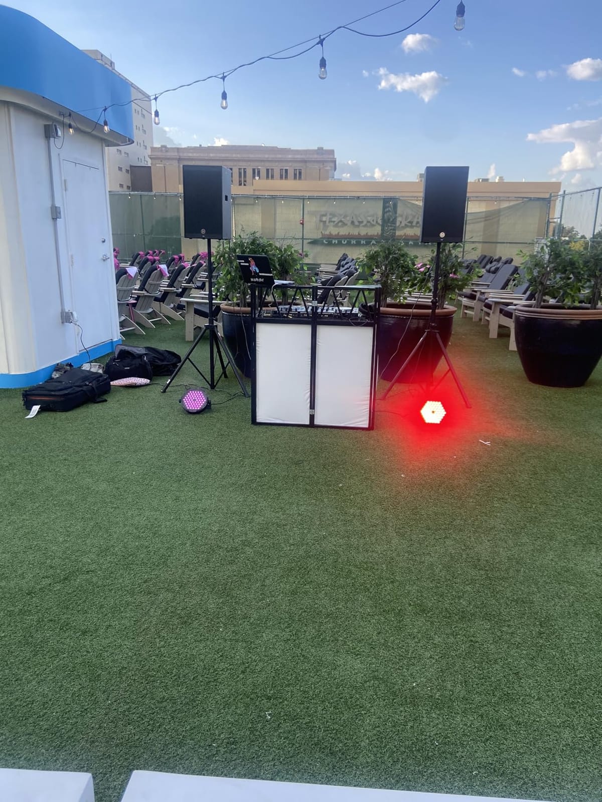 RDCMKL DJ Table Stand Portable Booth, All-Metal Heavy-Duty Foldable DJ Stand, Iron Plate Surface DJ Facade Booth, with 8 Machine-Washable Scrims, Travel Bag customer photo 2