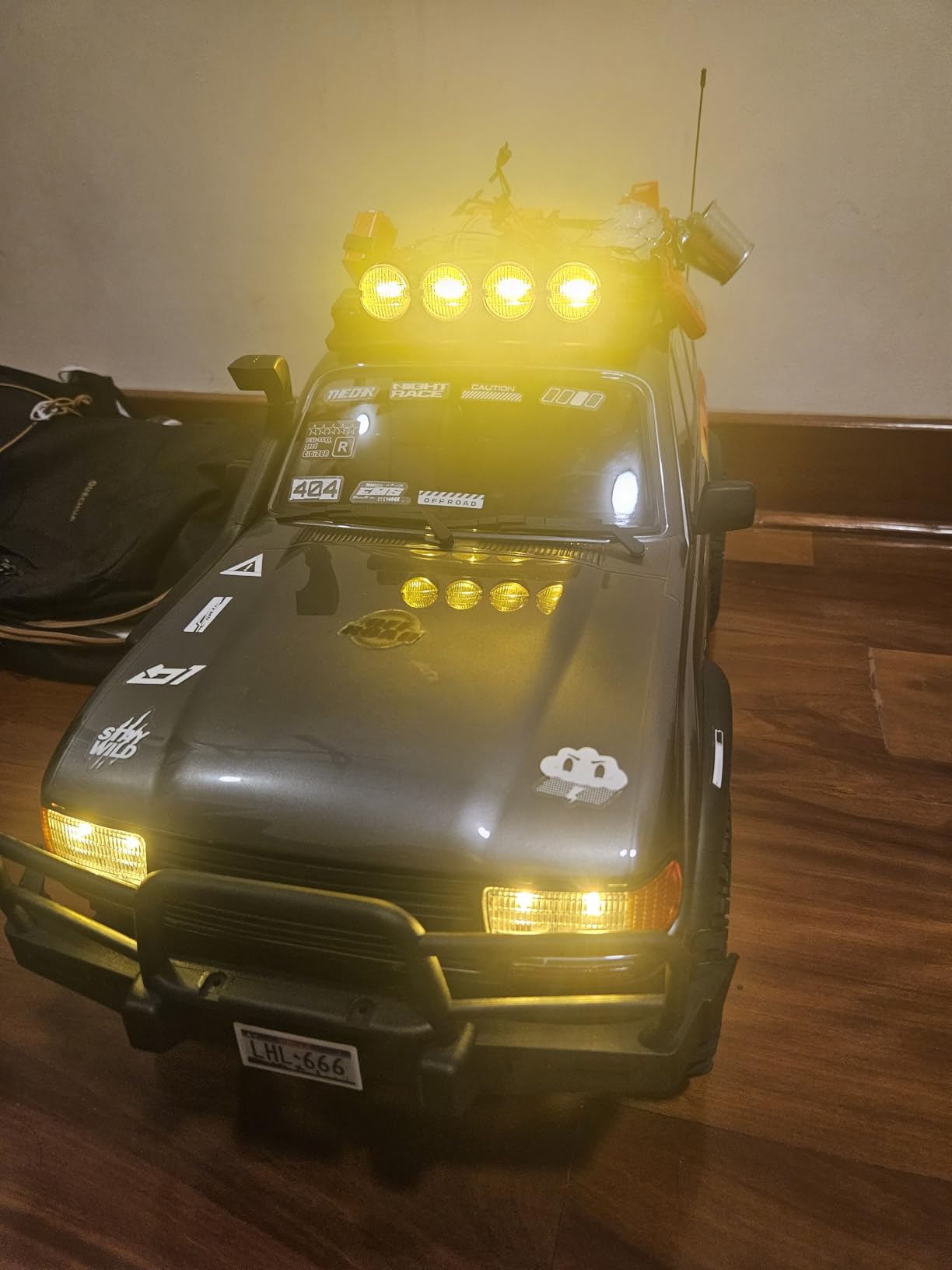 FMS 1/10 LC80 Brushless RC Crawler Pro V2, FCX10 Toyota RC Rock Crawler with Lighting and Two-Speed, Hobby Grade Offroad RC Car for Adults, RS (Blue) customer photo 2