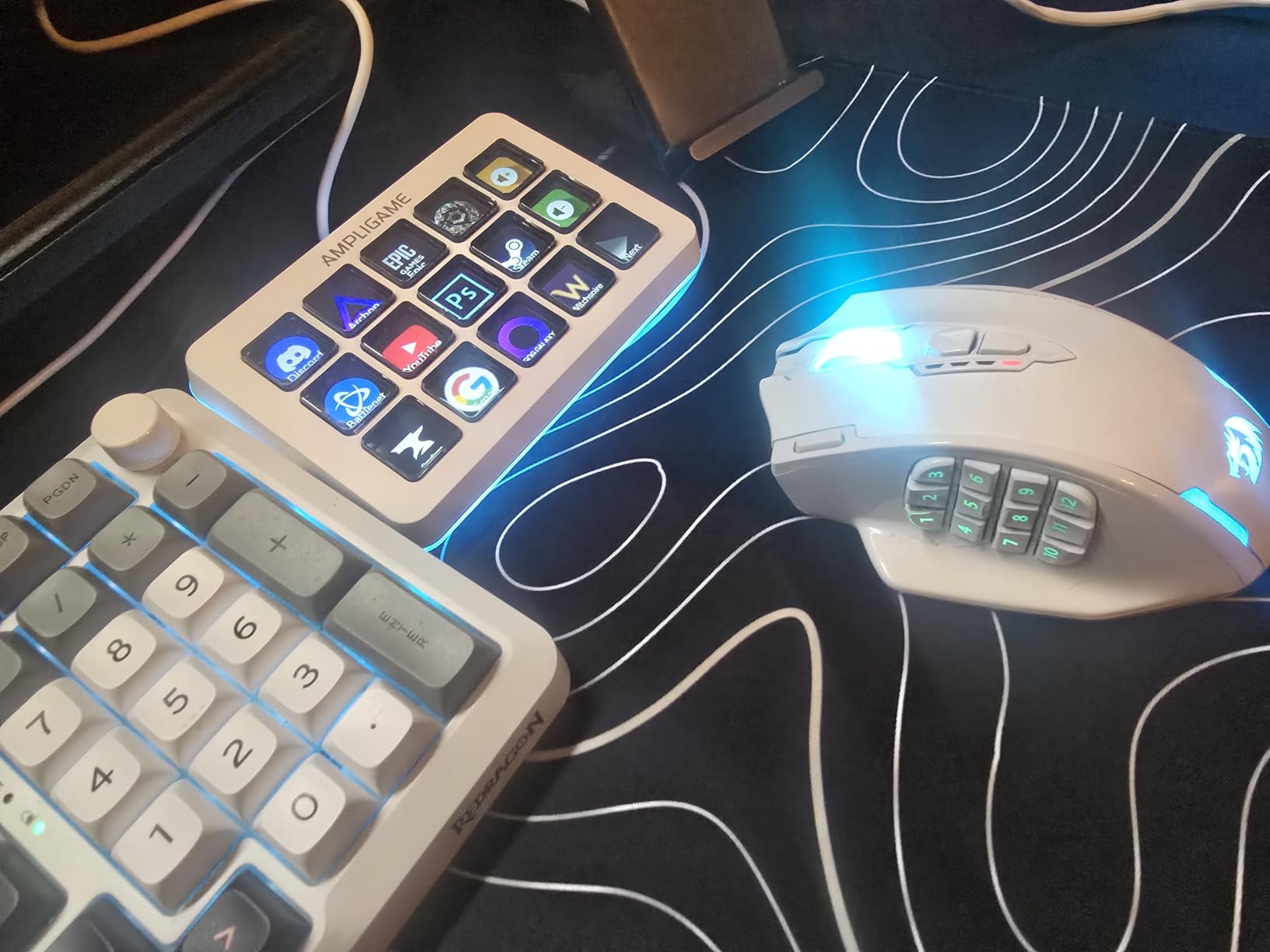fifine D6W Gaming Macro-Keyboard with 15 Programable Display Buttons White customer photo 1