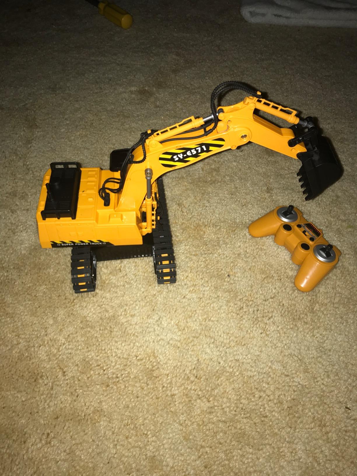 DOUBLE E Remote Control Excavator Toy, RC Excavators Sandbox Digger Hydraulic Construction Toys - Realistic Construction Vehicle with 6 Functions, Xmas Gift for Kids 3-14 Years customer photo 2