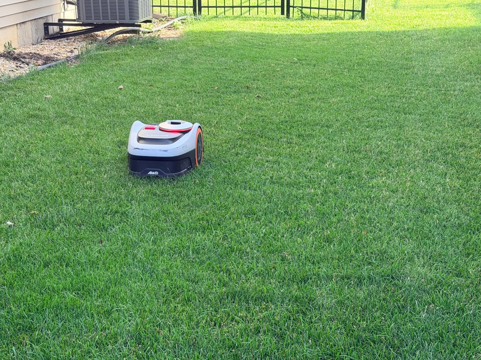Segway Navimow i206 AWD Robot Lawn Mower, New i105N, 0.15 Acre, 45% Slopes customer photo 1