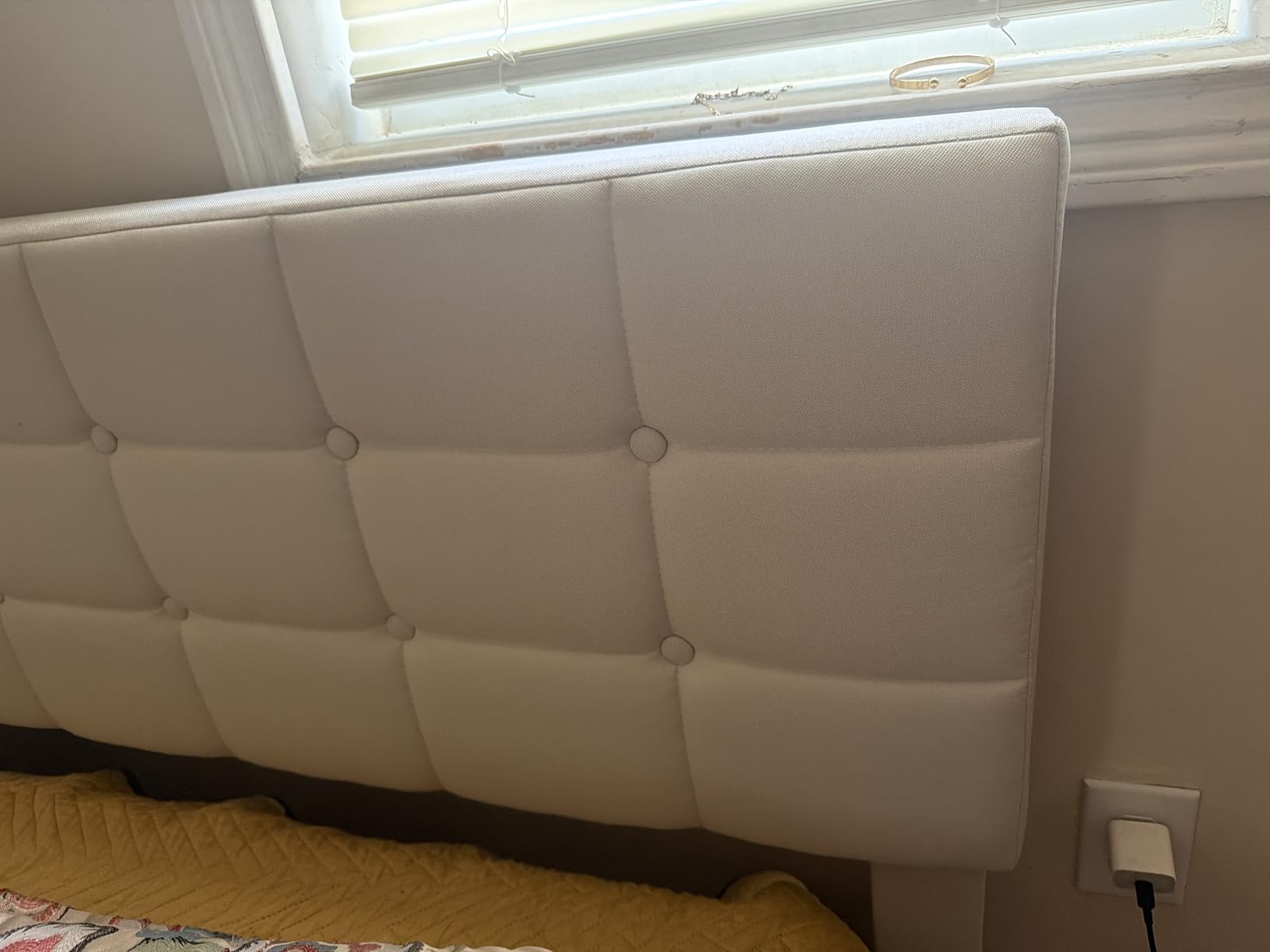 Yaheetech King Size Upholstered Tufted Bed Frame with Headboard customer photo 1
