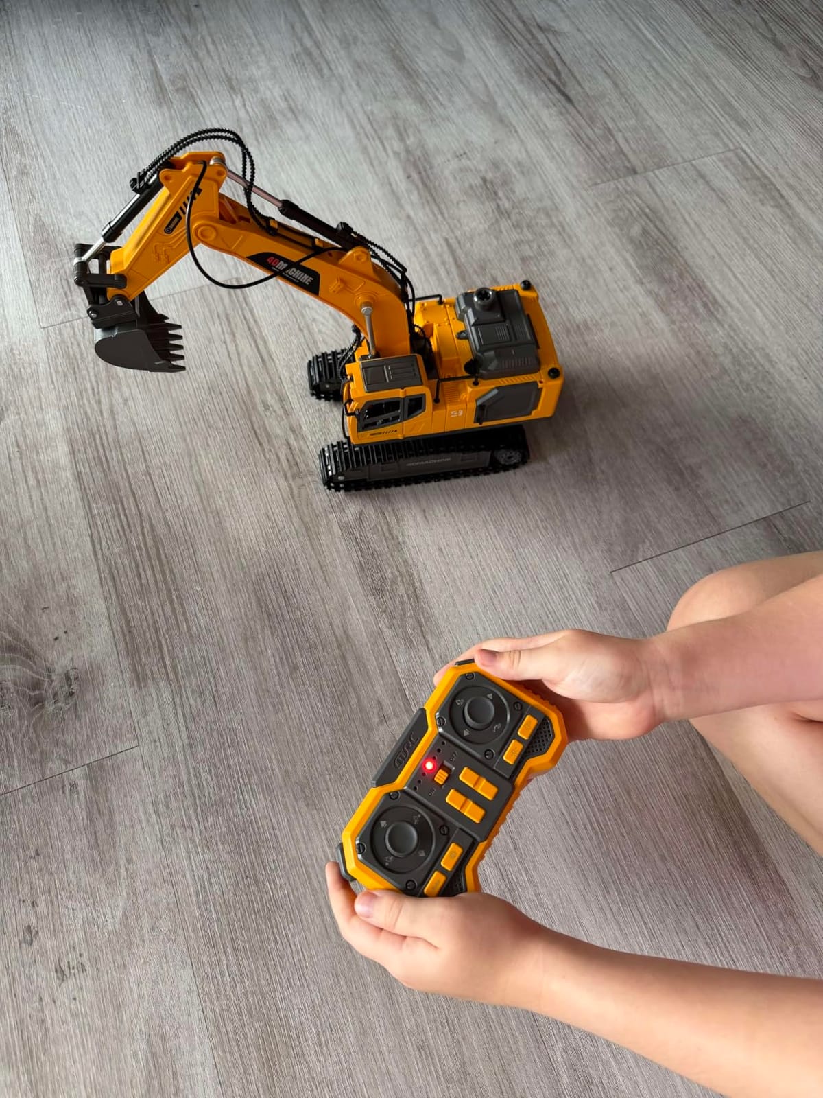 Remote Control Excavator Toy for Boys, 3-in-1 RC Excavator with Alloy Bucket, Breaker & Grapple, Construction Vehicle Toys with Lights & Sounds, 2×1200mAh Batteries, Birthday Gift for Kids 8-12 customer photo 2