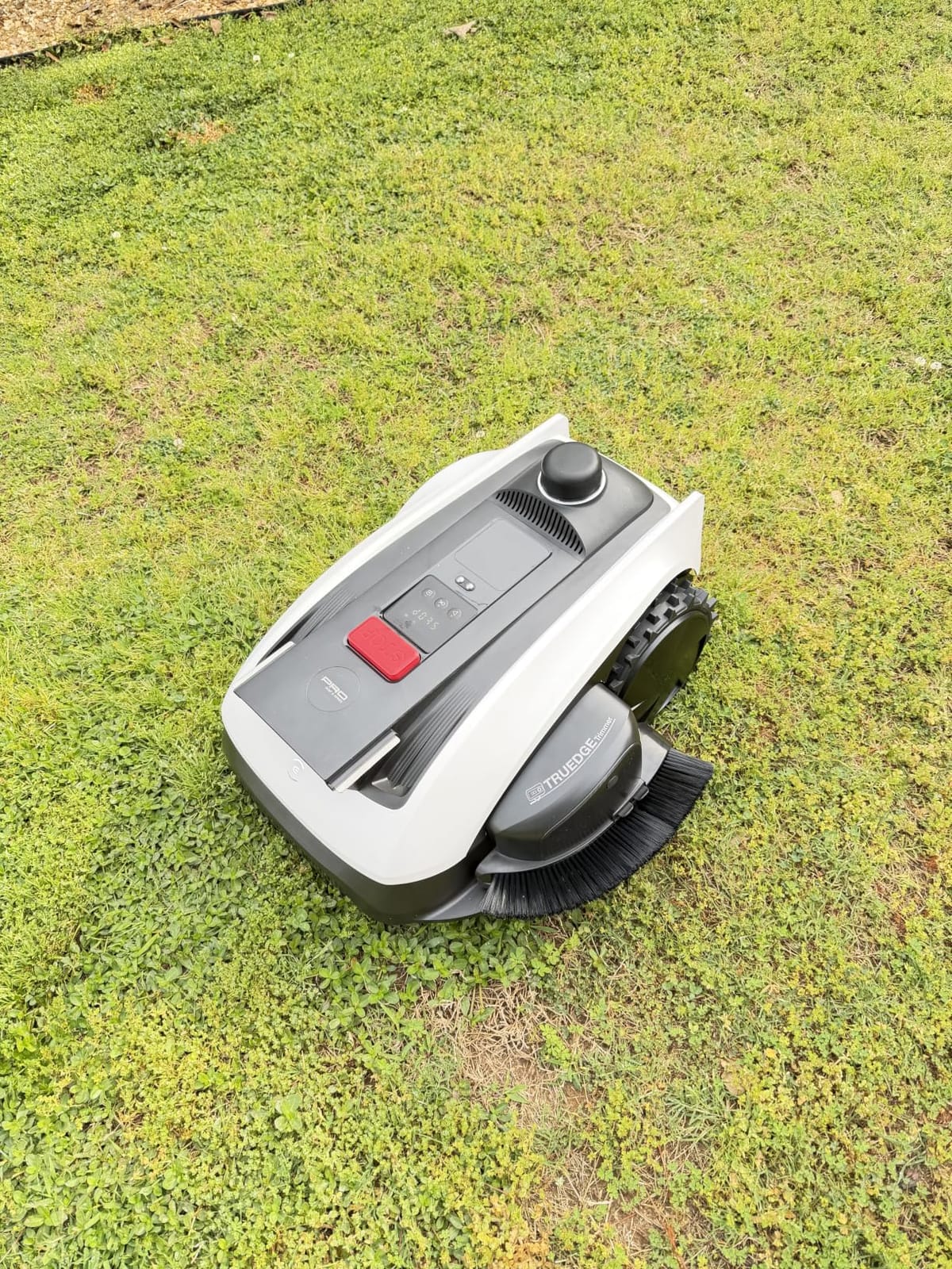 ECOVACS Goat O1000 LiDAR PRO Robot Lawn Mower, Wire-Free Robotic Lawn Mower with Dual-LiDAR Navigation, Built-in Edge Trimming, AI Obstacle Avoidance, App Control, for Lawns Up to 1/4 Acre customer photo 2